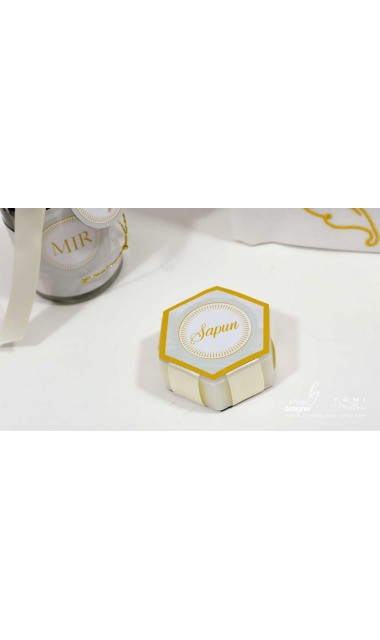 Trusou de botez cu ingeri si broderie personalizata aurie si pattern marble crem mint 30